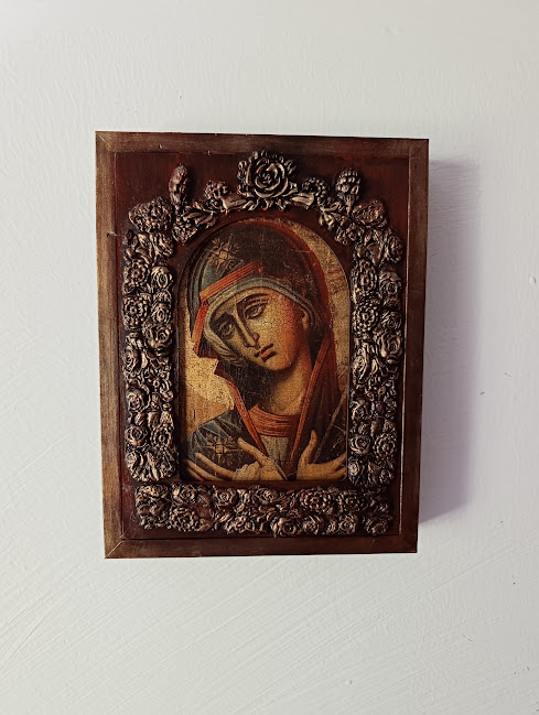 Icoană antichizată cu Fecioara Maria – ramă decorată în relief [2]