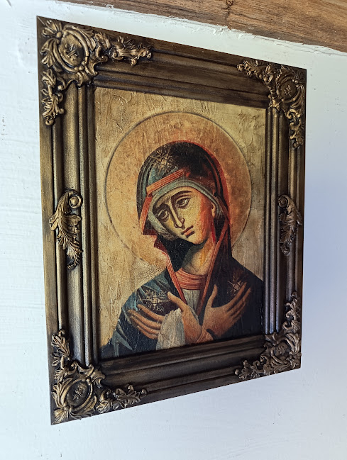 Icoană handmade antichizată – Maica Domnului, lemn sculptat, suport masă & perete [5]