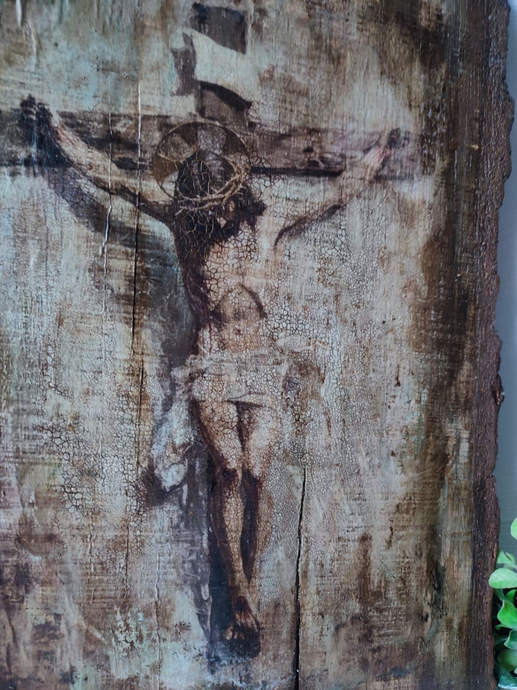„Icoană Răstignirea pe Lemn Masiv cu Scoarță [3]