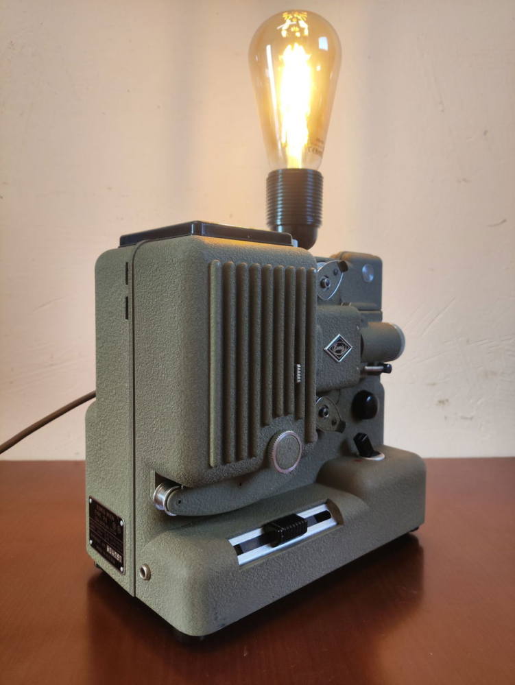 Lampă Handmade din Proiector Vintage [9]