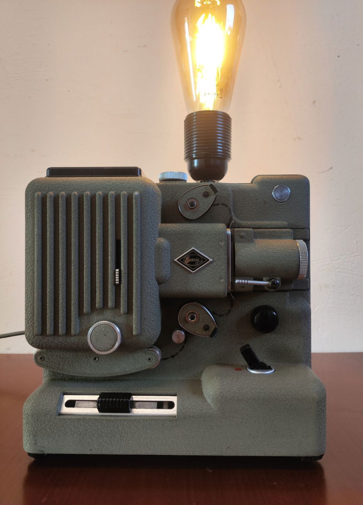 Lampă Handmade din Proiector Vintage [8]