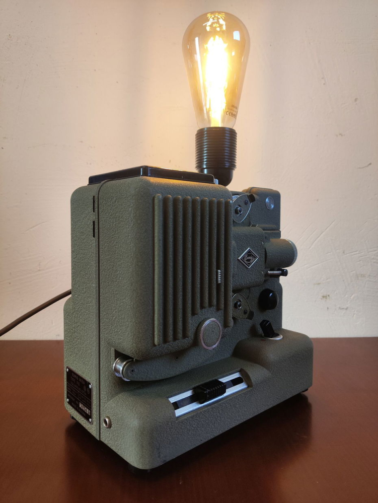 Lampă Handmade din Proiector Vintage [5]