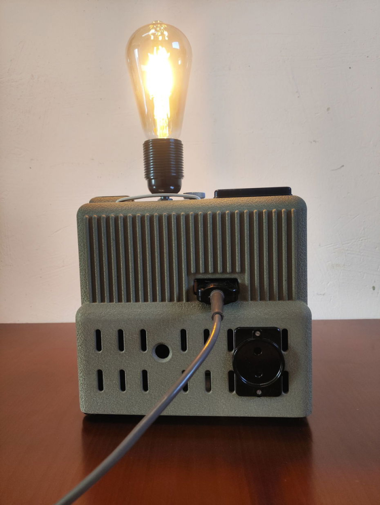 Lampă Handmade din Proiector Vintage [7]