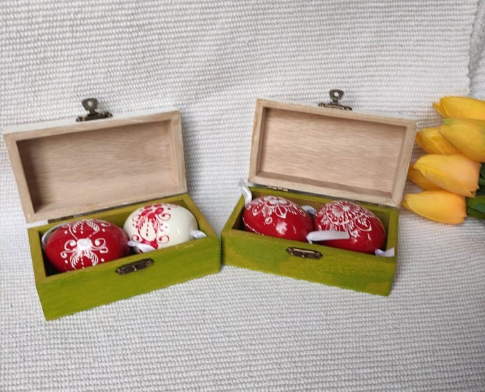 Oua pictate, in cutie cu motive traditionale [2]