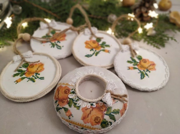 Set decoratiuni de Craciun-motive traditionale [2]