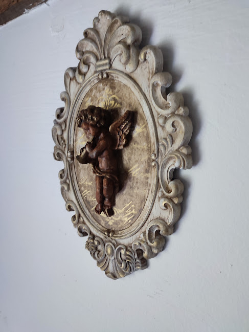 Tablou decorativ cu înger baroc în ramă ovală aurie. [2]