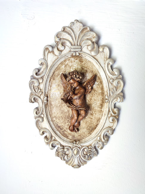 Tablou decorativ cu înger baroc în ramă ovală aurie. [1]