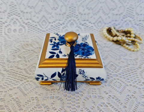 Cutii și Casete Bijuterii Handmade – Eleganță Unicat pentru Comori Personale - Cutie lemn -Aura