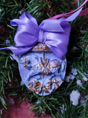 Glob Medalion Carusel pictat manual – decor vintage cu căluț și fundă satinată [2]