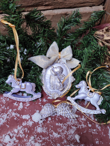 Crăciun Vintage – Globuri și Decorațiuni Handmade cu Suflet și Patina Timpului - 