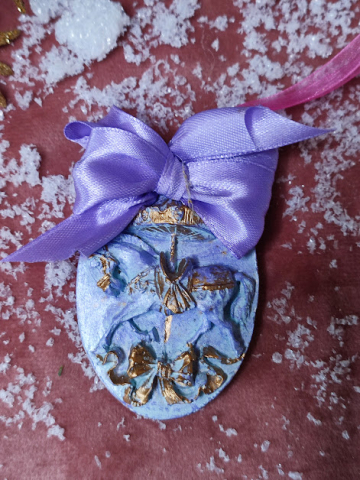 Glob Medalion Carusel pictat manual – decor vintage cu căluț și fundă satinată [3]