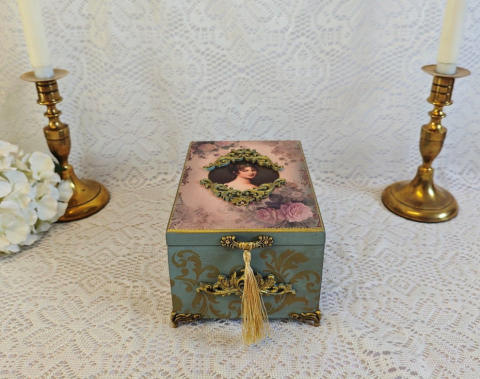 Cutii și Casete Bijuterii Handmade – Eleganță Unicat pentru Comori Personale - Caseta bijuterii-Louise