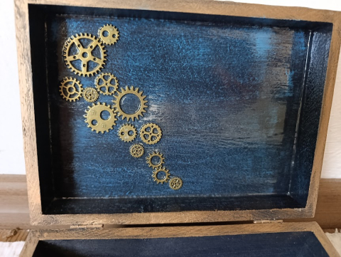 Casetă din lemn decorată manual în stil steampunk – cadou ideal pentru bărbați [2]