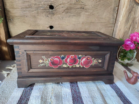 Cutii,casete,cufere handmade - Cufăr Vintage din Lemn, cu Pictură Bauernmalerei