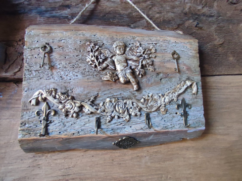 Cuier de perete handmade – lemn vechi, înger și farmec rustic [4]