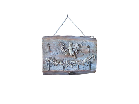 Decorațiuni Casă Unicat – Artă Handmade pentru Spații cu Personalitate - Cuier de perete handmade – lemn vechi, înger și farmec rustic