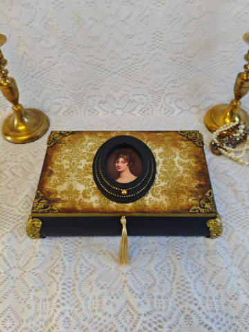 Cutii și Casete Bijuterii Handmade – Eleganță Unicat pentru Comori Personale - Cutie bijuterii -Loiuse