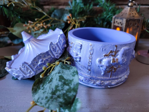 Crăciun Vintage – Globuri și Decorațiuni Handmade cu Suflet și Patina Timpului - cutie ceramica in forma de carusel