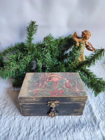 Crăciun Vintage – Globuri și Decorațiuni Handmade cu Suflet și Patina Timpului - Cutie cadou handmade cu globuri de Crăciun