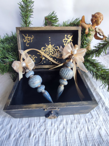 Cutie cadou handmade cu globuri de Crăciun [6]