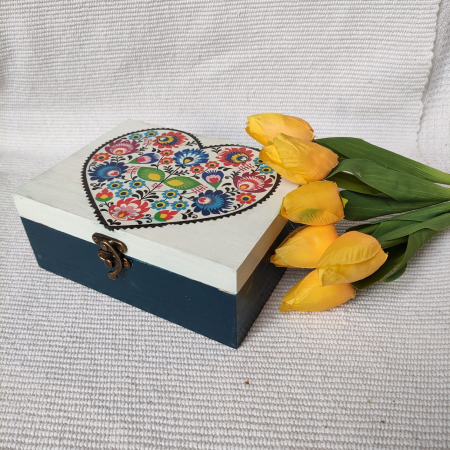 Cutii,casete,cufere handmade - Cutie decorata cu motive folk