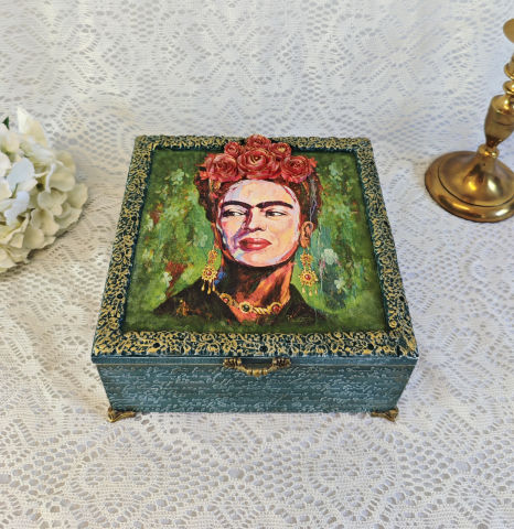 Cutii și Casete Bijuterii Handmade – Eleganță Unicat pentru Comori Personale - Cutie din lemn-Frida Kahlo