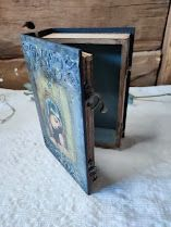 Cutie din Lemn Model Carte, Decorată cu Imaginea Maicii Domnului [6]