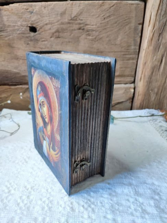 Cutie din Lemn Model Carte, Decorată cu Imaginea Maicii Domnului [8]