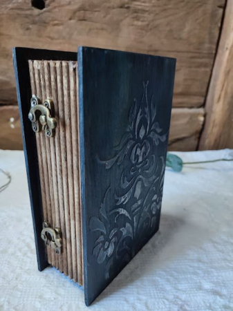 Cutie din Lemn Model Carte, Decorată cu Imaginea Maicii Domnului [8]