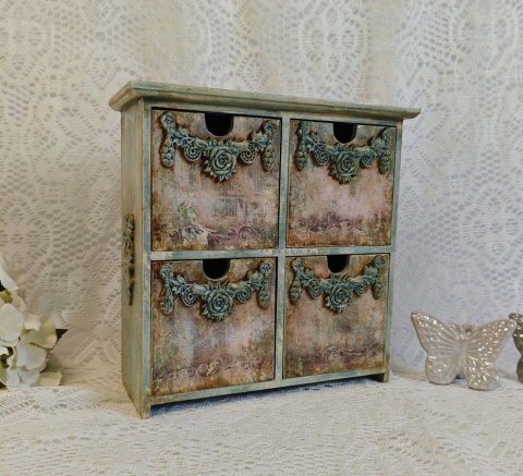 Cutii și Casete Bijuterii Handmade – Eleganță Unicat pentru Comori Personale - Cutie dulăpior -Vintage Chic