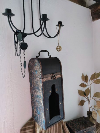 Decoratiuni steampunk/industrial - Cutie pt.vin,steampunk