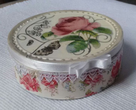 Cutii,casete,cufere handmade - Cutie rotunda metalica