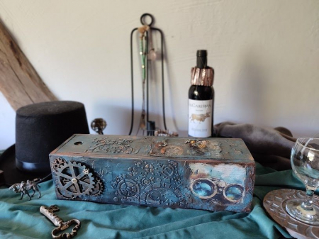 Cutie Unicat pentru Sticlă de Vin - Decorată Manual în Stil Steampunk [5]