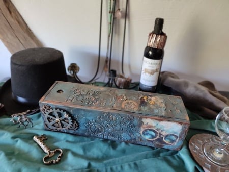 Cutie Unicat pentru Sticlă de Vin - Decorată Manual în Stil Steampunk [4]