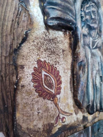 Decorațiune Rustică Unicat – Cruce în Relief pe Lemn Recuperat [2]