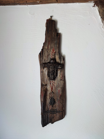 Decorațiune Rustică Unicat – Cruce pe Lemn Recuperat [5]