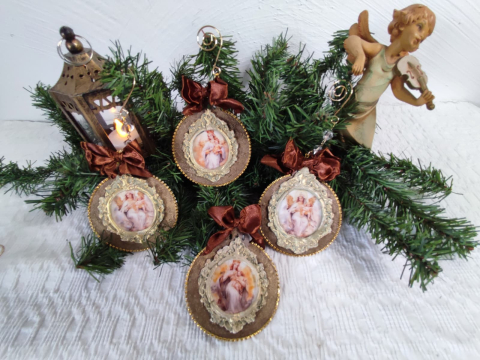 Crăciun Vintage – Globuri și Decorațiuni Handmade cu Suflet și Patina Timpului - set-ornamente-handmade-craciun-vintage-imagini-sacre