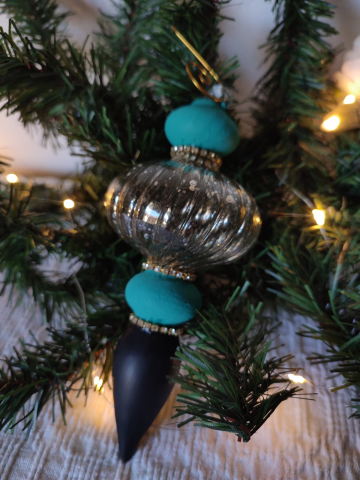 Glob decorativ din sticlă handmade – ornament elegant pentru brad de Crăciun vintage [3]