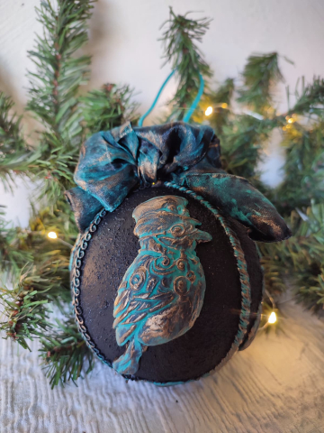 Crăciun Vintage – Globuri și Decorațiuni Handmade cu Suflet și Patina Timpului - Glob Handmade Vintage cu Înger – Ornament Elegant de Crăciun, Dimensiune Mare