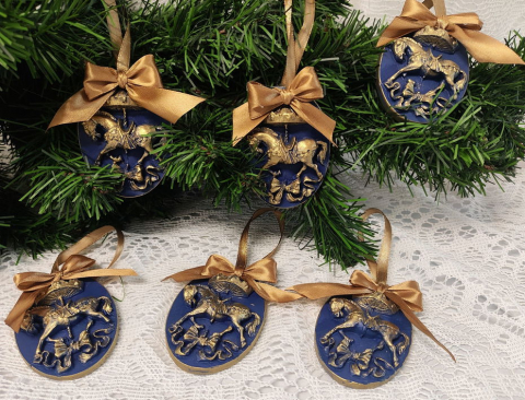 Craciun-globuri si decoratiuni hand made - Glob medalion carusel