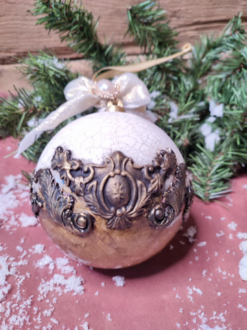 Glob Regal Handmade – Ornament de Crăciun cu Detalii Aurii și Perlă Decorativă [4]