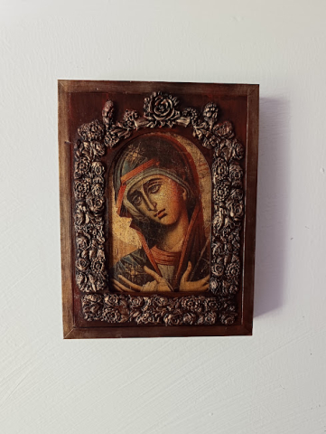 Icoană antichizată cu Fecioara Maria – ramă decorată în relief [1]
