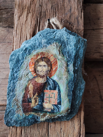Icoane și Decor Rustic – Unicate din Lemn și Piatră - Icoană pictată pe piatră – Iisus Hristos