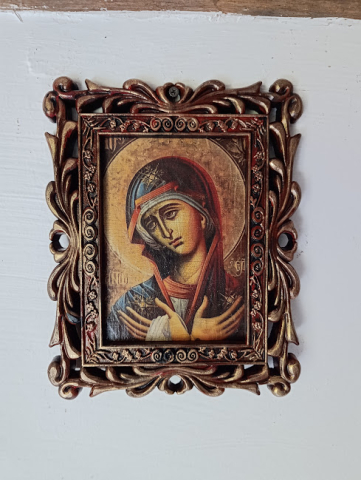 Icoană „Maica Domnului Îndurerată” – tehnică mixtă, ramă sculptata, decor masă/perete [2]