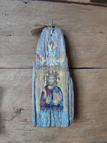 Icoane și Decor Rustic – Unicate din Lemn și Piatră - Icoană pictată pe lemn recuperat – Iisus Hristos