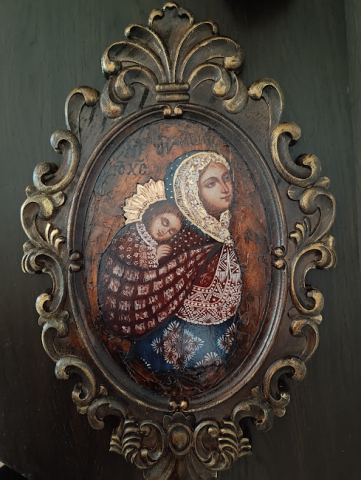 Icoană „Purtătoarea de Griji” – lemn sculptat, unicat, antichizată în tonuri sacre [1]