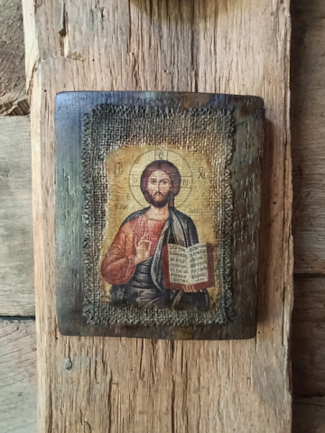 Icoane și Decor Rustic – Unicate din Lemn și Piatră - Icoană unicat pe lemn – Iisus Hristos, pânză veche antichizată
