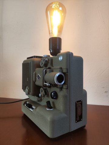 Lampă Handmade din Proiector Vintage [2]