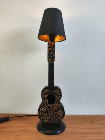 Corpuri de Iluminat și Lămpi Handmade – Lumină cu Stil și Poveste - Lampa handmade -Mini chitară