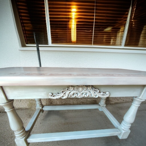 Masa de cafea din lemn masiv – eleganță și rafinament într-o piesă recondiționată unică! [1]